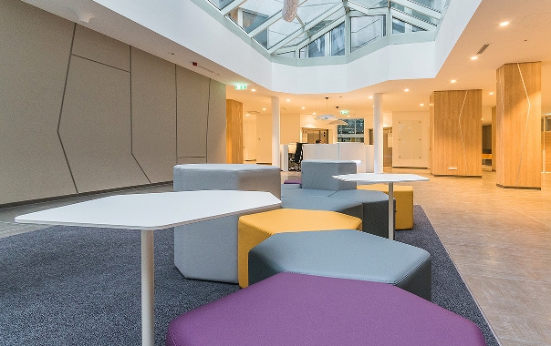 BSQ Irodaház lobby - Vorwerk Selected Rugs darabszőnyegek Elara szőnyegből